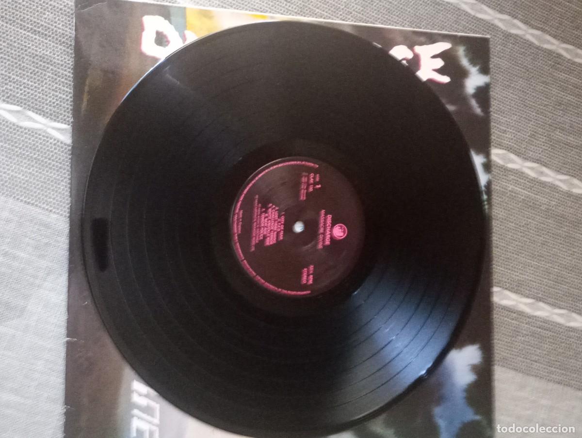 Discos de vinilo: Discharge. Masacre divine. Vinilo. - Foto 2
