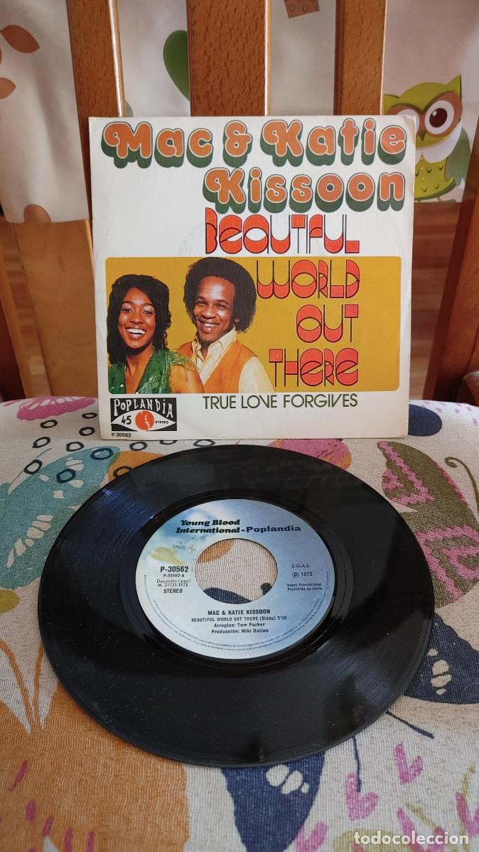 Discos de vinilo: MAC & KATIE KISSOON-SINGLE BEAUTIFUL WORLD OUT THERE - Foto 1