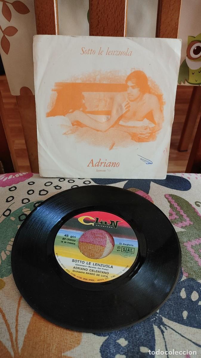 Discos de vinilo: ADRIANO CELENTANO-SINGLE SOTTO LE LENZUOLA - Foto 1