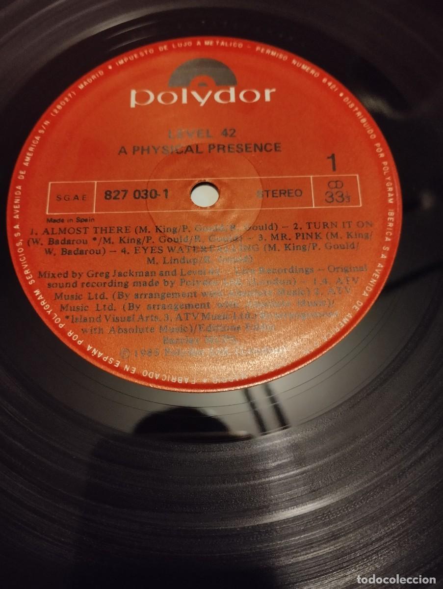 Discos de vinilo: Level 42 Doble LP A Physical Presence Esp.1985 - Foto 2