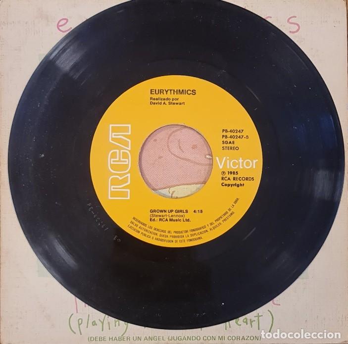 Discos de vinilo: Single Eurythmics There must be on angel - Foto 4