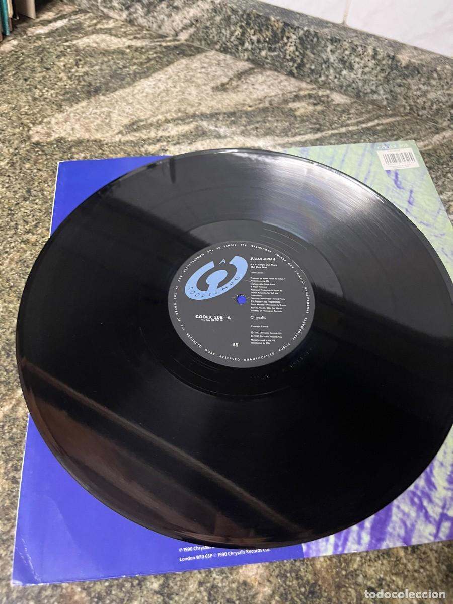 Discos de vinilo: Julian Jonah Its A Jungle Out There - Foto 3