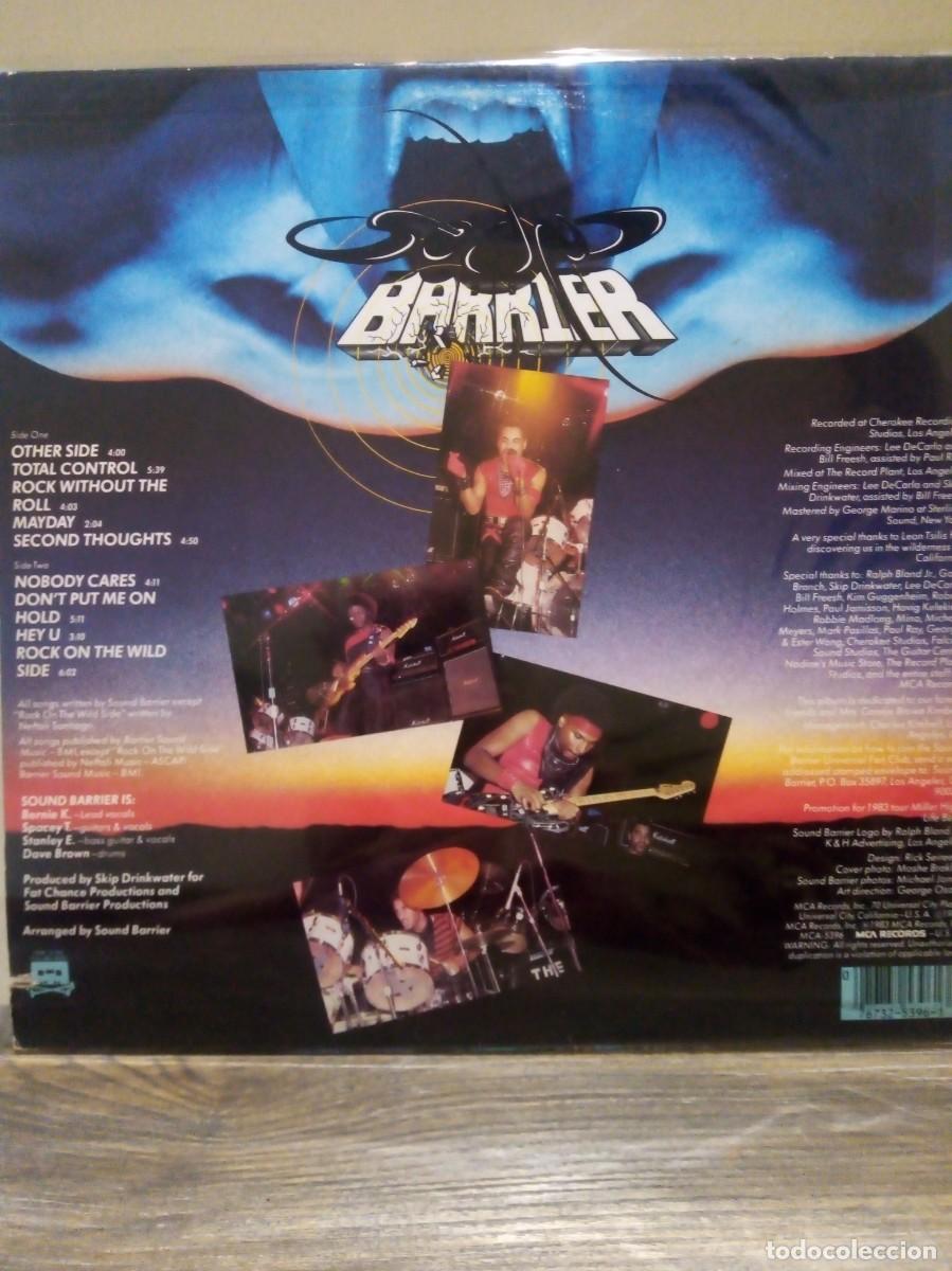 Discos de vinilo: Sound Barrier, Total control 1983 - Foto 2