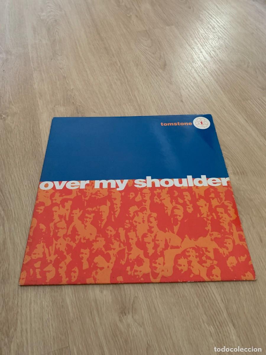 Discos de vinilo: MAXI 12 PULGADAS. TOMSTONE. OVER MY SHOULDER. - Foto 1