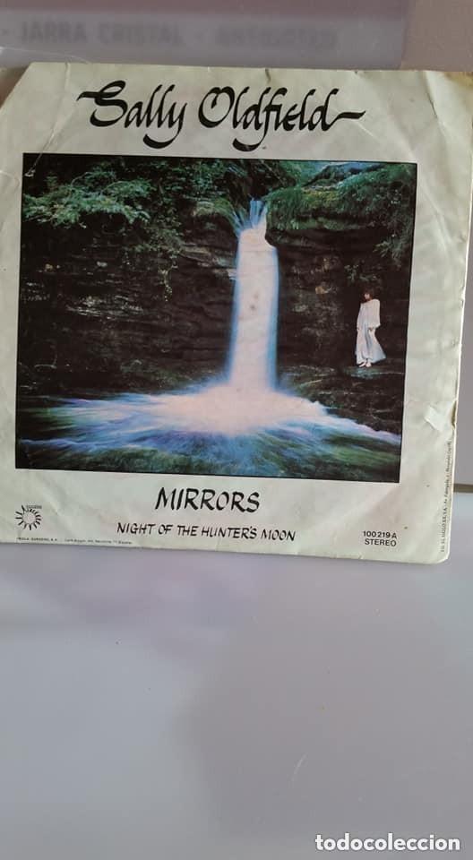 Discos de vinilo: SINGLE DE SALLY OLDFIELD / &rdquo; MIRROS &rdquo; / 1979 - Foto 2