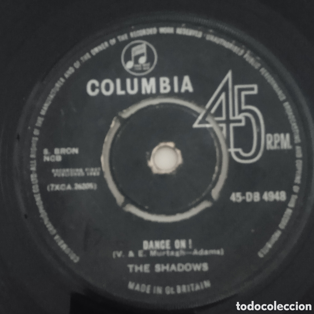 Discos de vinilo: THE SHADOWS - Dance on! (1963) single - Foto 1