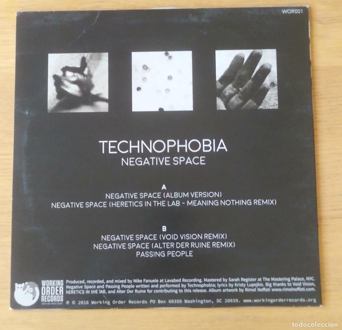 Discos de vinilo: TECHNOPHOBIA : &rdquo;NEGATIVE SPACE&rdquo; MAXI-SINGLE VINILO 2016- DARK WAVE - SYNTH POP - Foto 2