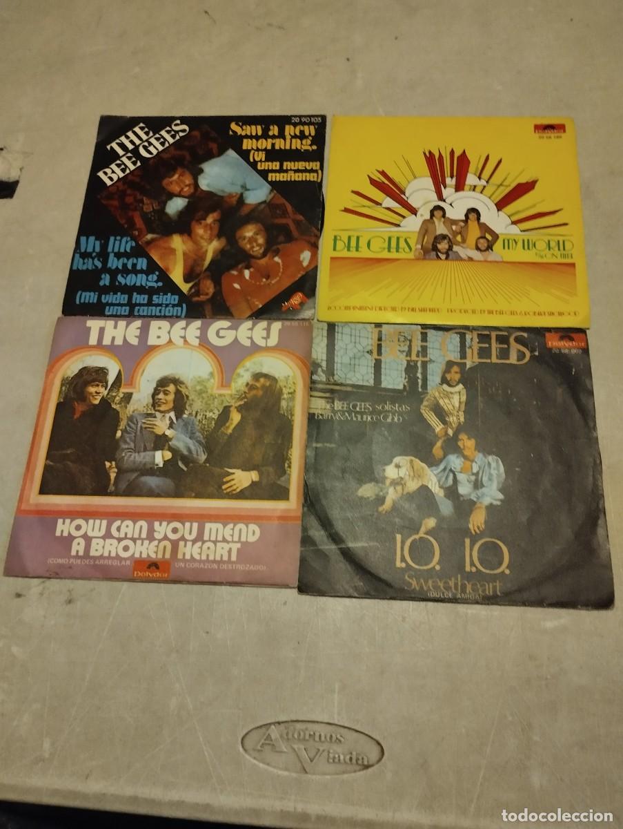 Discos de vinilo: BEE GEES LOTE DE 4 SINGLES - Foto 1