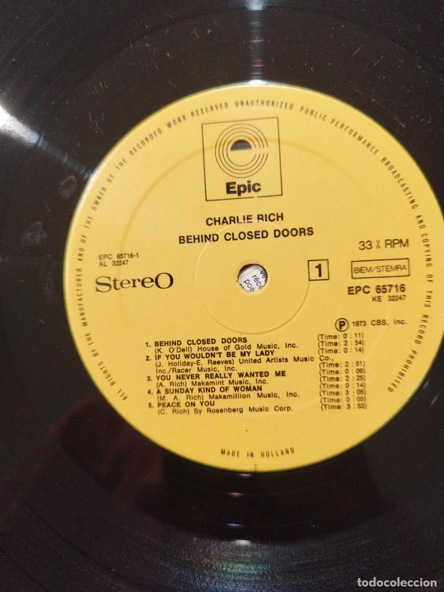 Discos de vinilo: Charlie Rich, beind closed doors. Lp vinilo. - Foto 2