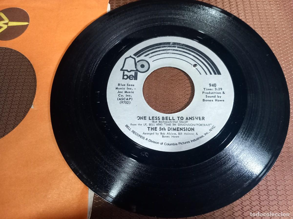 Discos de vinilo: The 5th Dimension / One Less Bell To Answer / Single 7&rdquo; - Foto 2
