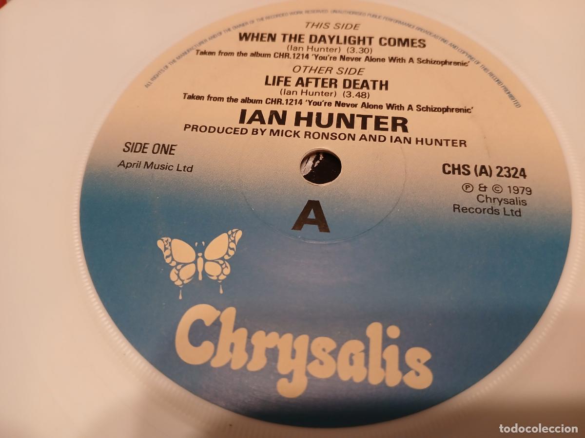 Discos de vinilo: Ian Hunter -When the daylight comes- (1979) single 7&rdquo; - Foto 2