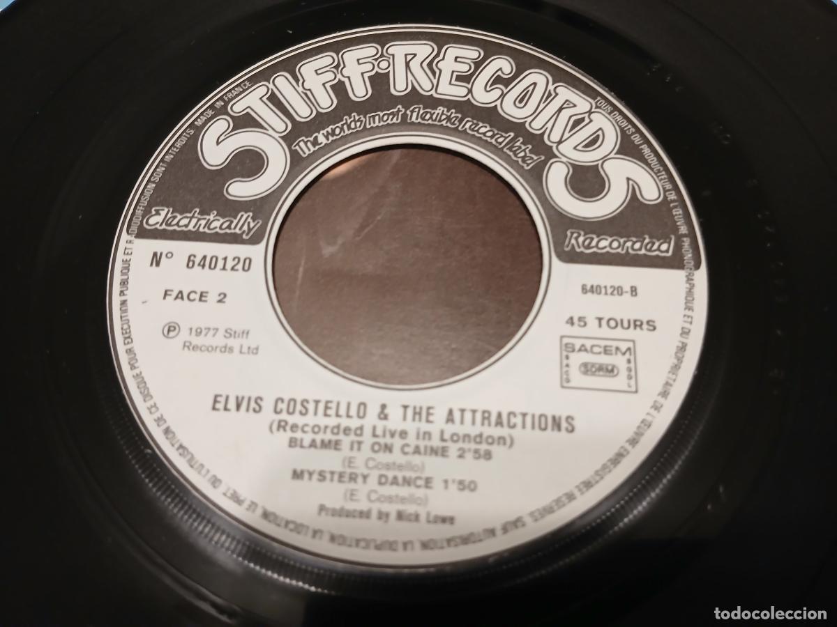 Discos de vinilo: Elvis Costello -Watching the detectives- (1978) single 7&rdquo; - Foto 3