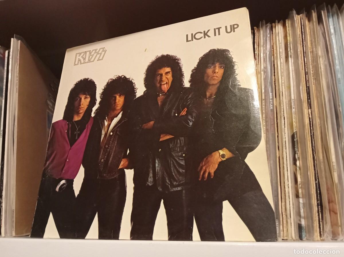 Discos de vinilo: Kiss &lrm;&ndash; Lick It Up - lp - Foto 1