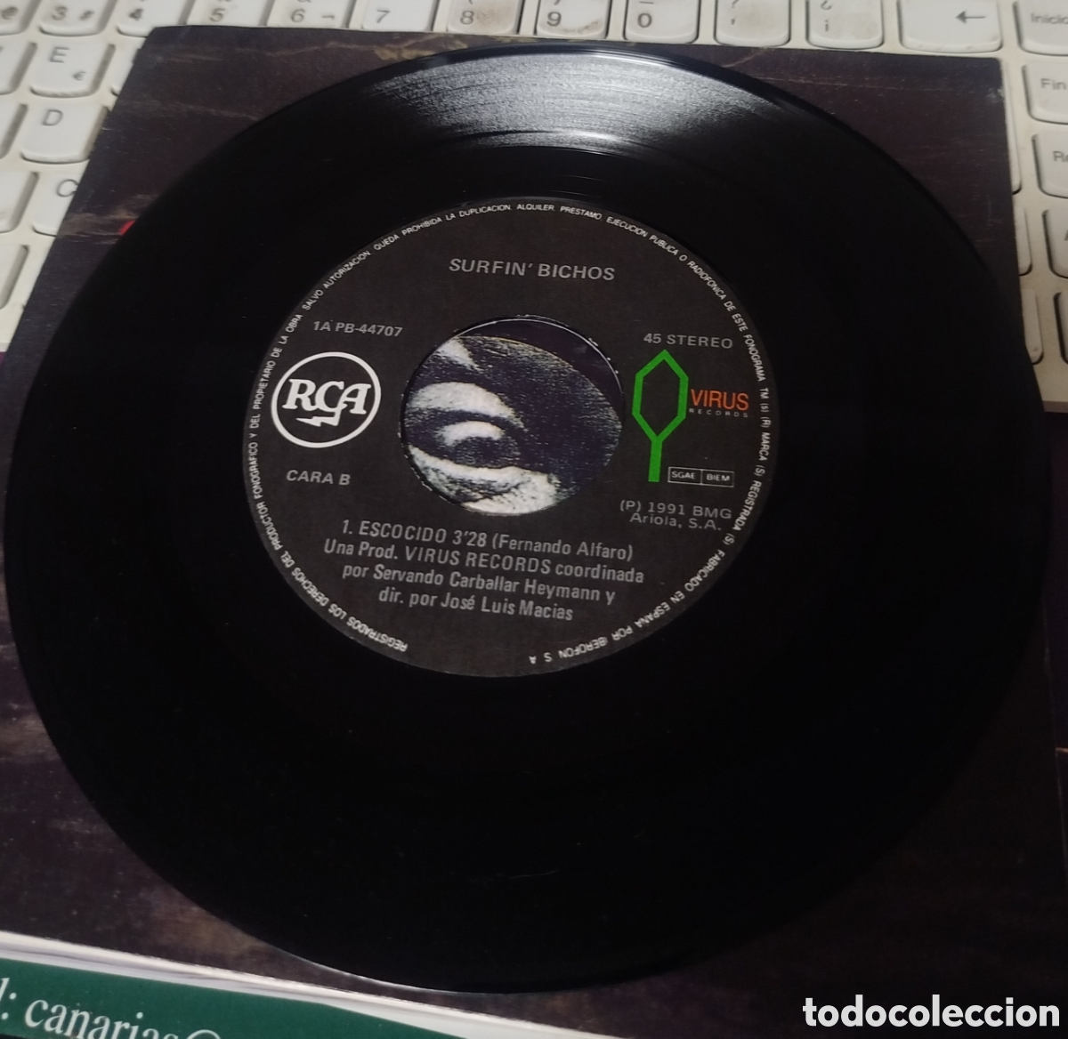 Discos de vinilo: Surfin bichos - rifle de repetici&oacute;n - Foto 2