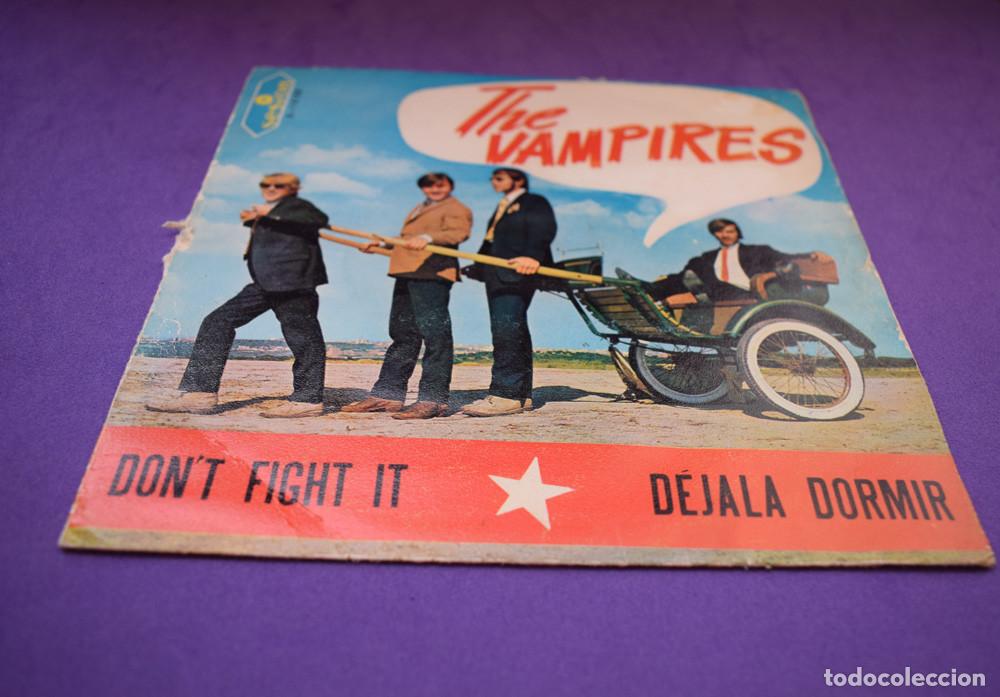 Discos de vinilo: The Vampires &ndash; Dont Fight It / D&eacute;jala Dormir - SINGLE - Foto 1