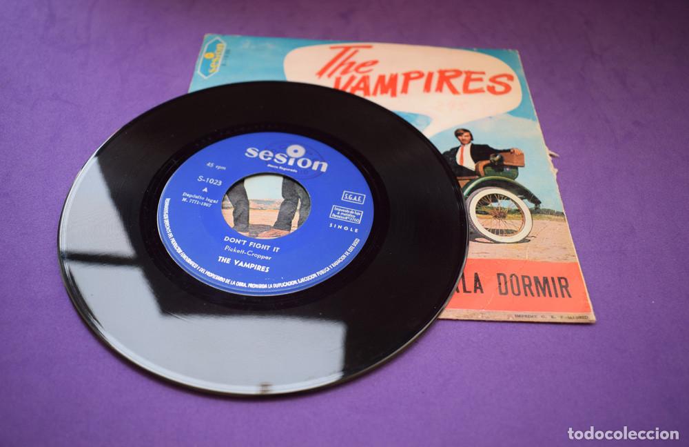 Discos de vinilo: The Vampires &ndash; Dont Fight It / D&eacute;jala Dormir - SINGLE - Foto 4