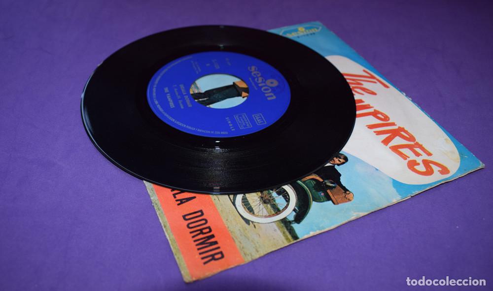 Discos de vinilo: The Vampires &ndash; Dont Fight It / D&eacute;jala Dormir - SINGLE - Foto 6