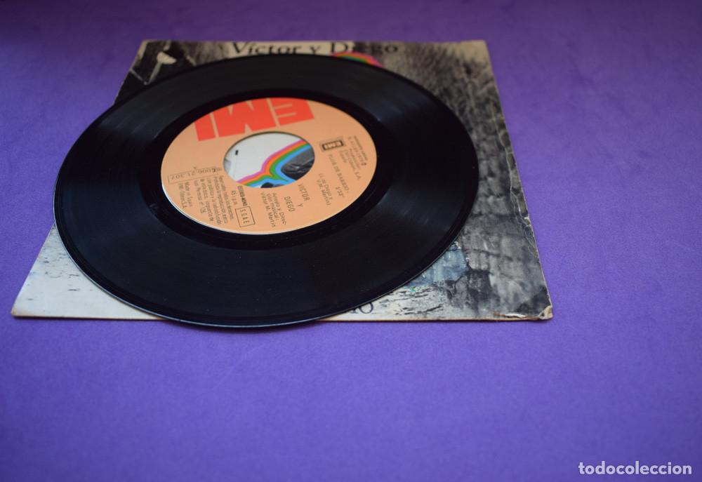 Discos de vinilo: VICTOR Y DIEGO - FLOR DE BARRIO - SINGLE 1976 - Foto 5