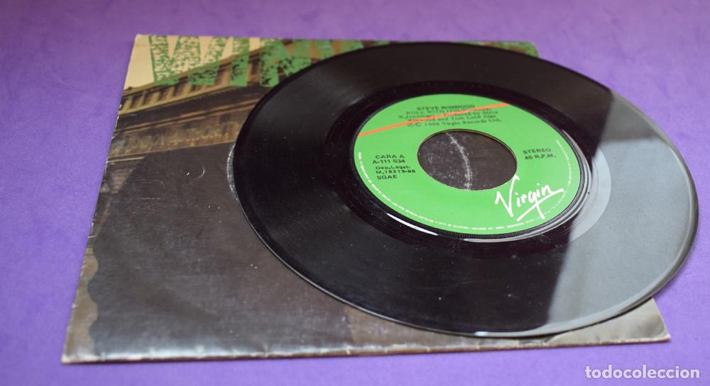 Discos de vinilo: Steve Winwood &ndash; Roll With It - SINGLE 1988 - Foto 5