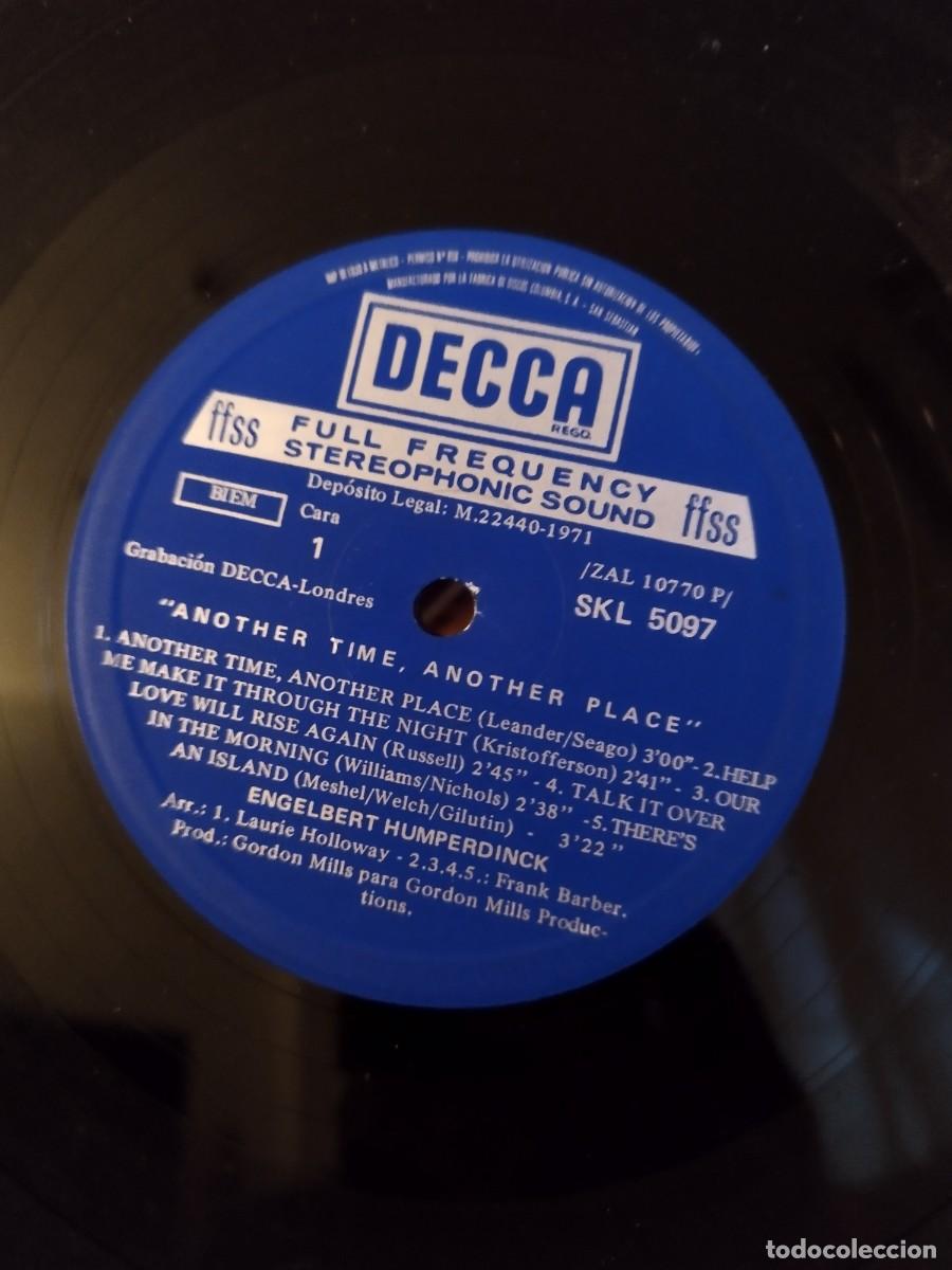 Discos de vinilo: Engelbert Humperdinck &ndash; Another Time, Another Place. Vinilo Lp. - Foto 2