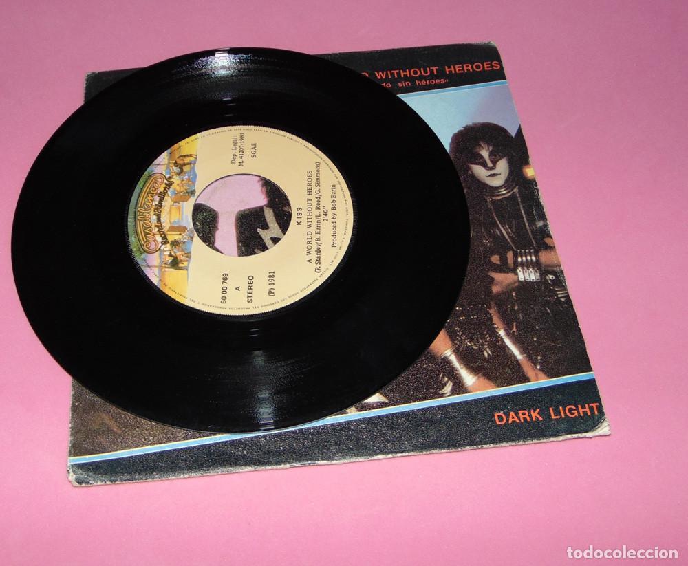 Discos de vinilo: KISS &lrm;&ndash; A World Without Heroes - SINGLE 1981 - Foto 4
