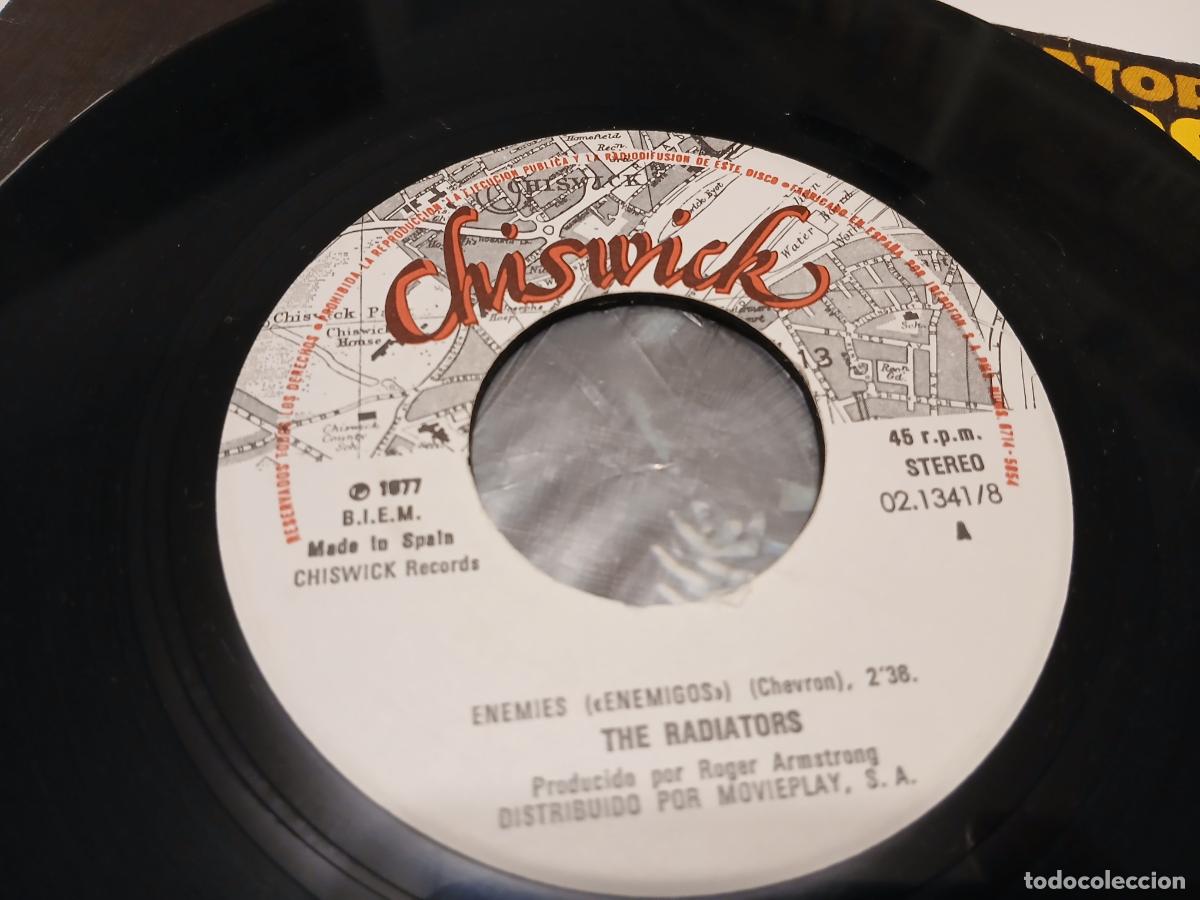 Discos de vinilo: The Radiators -Enemigos- (1978) single 7&rdquo; - Foto 2