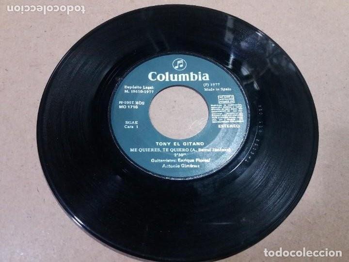 Discos de vinilo: TONY EL GITANO / ME QUIERES, TE QUIERO / SINGLE 7&rdquo; - Foto 1