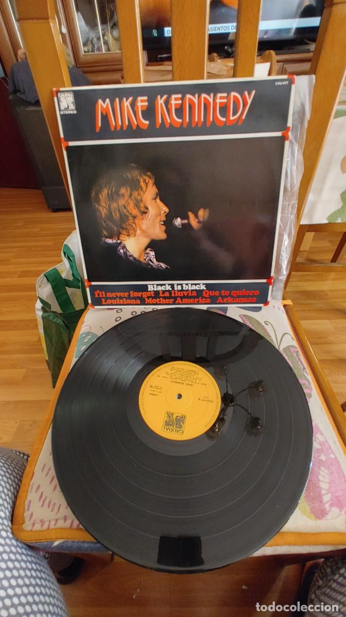 Discos de vinilo: MIKE KENNEDY-LP BLACK IS BLACK - Foto 1