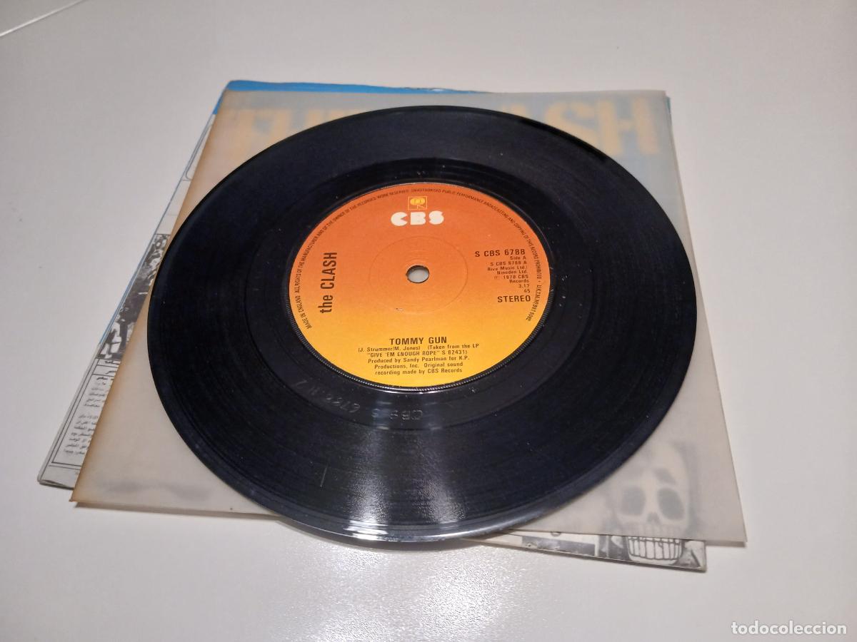 Discos de vinilo: The Clash &ndash; Tommy Gun- (1978) single 7&rdquo; - Foto 4