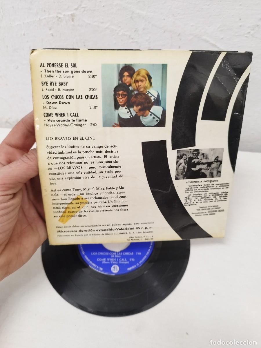 Discos de vinilo: Los Bravos &ndash; Los Chicos Con Las Chicas. Vinilo single. - Foto 3