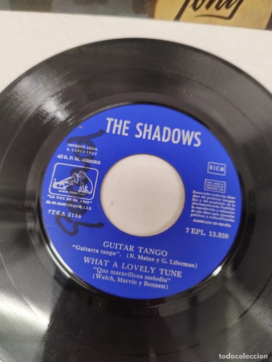 Discos de vinilo: The Shadows &ndash; Guitar Tango. Vinilo EP. - Foto 2