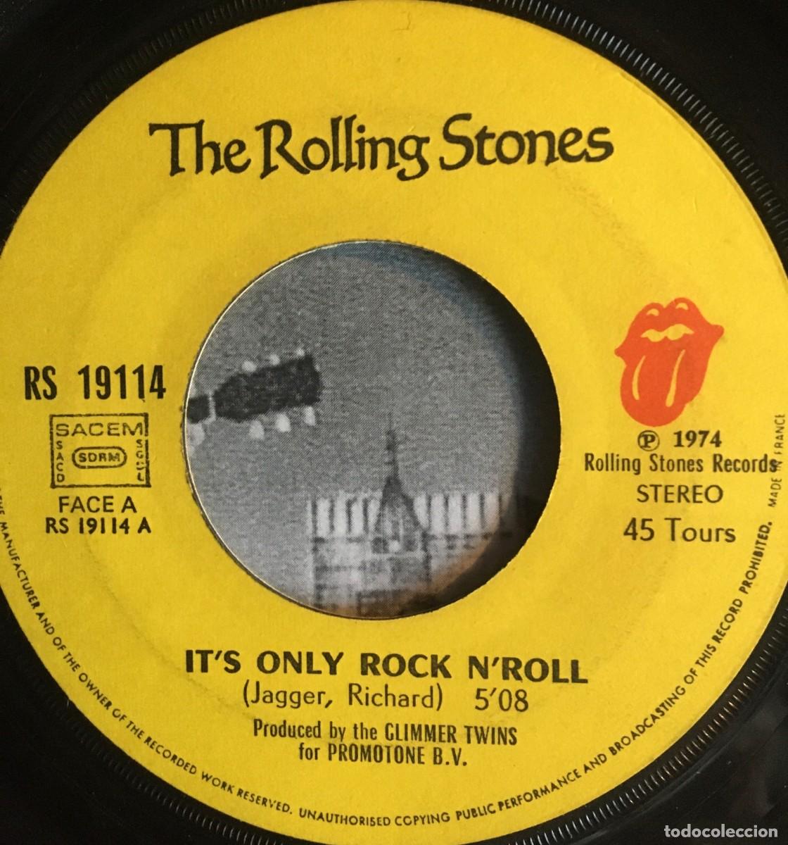 Discos de vinilo: ROLLING STONES - ITS ONLY ROCK N ROLL, single 7&rdquo; 1974 - Foto 3