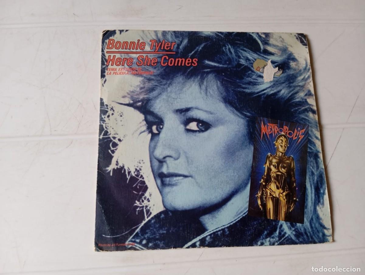 Discos de vinilo: SINGLE BONNIE TYLER - HERE SHE COMES - Foto 1