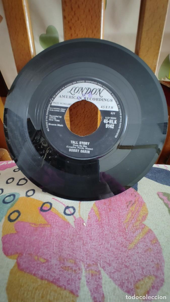 Discos de vinilo: BOBBY DARIN-SINGLE TALL STORY - Foto 1