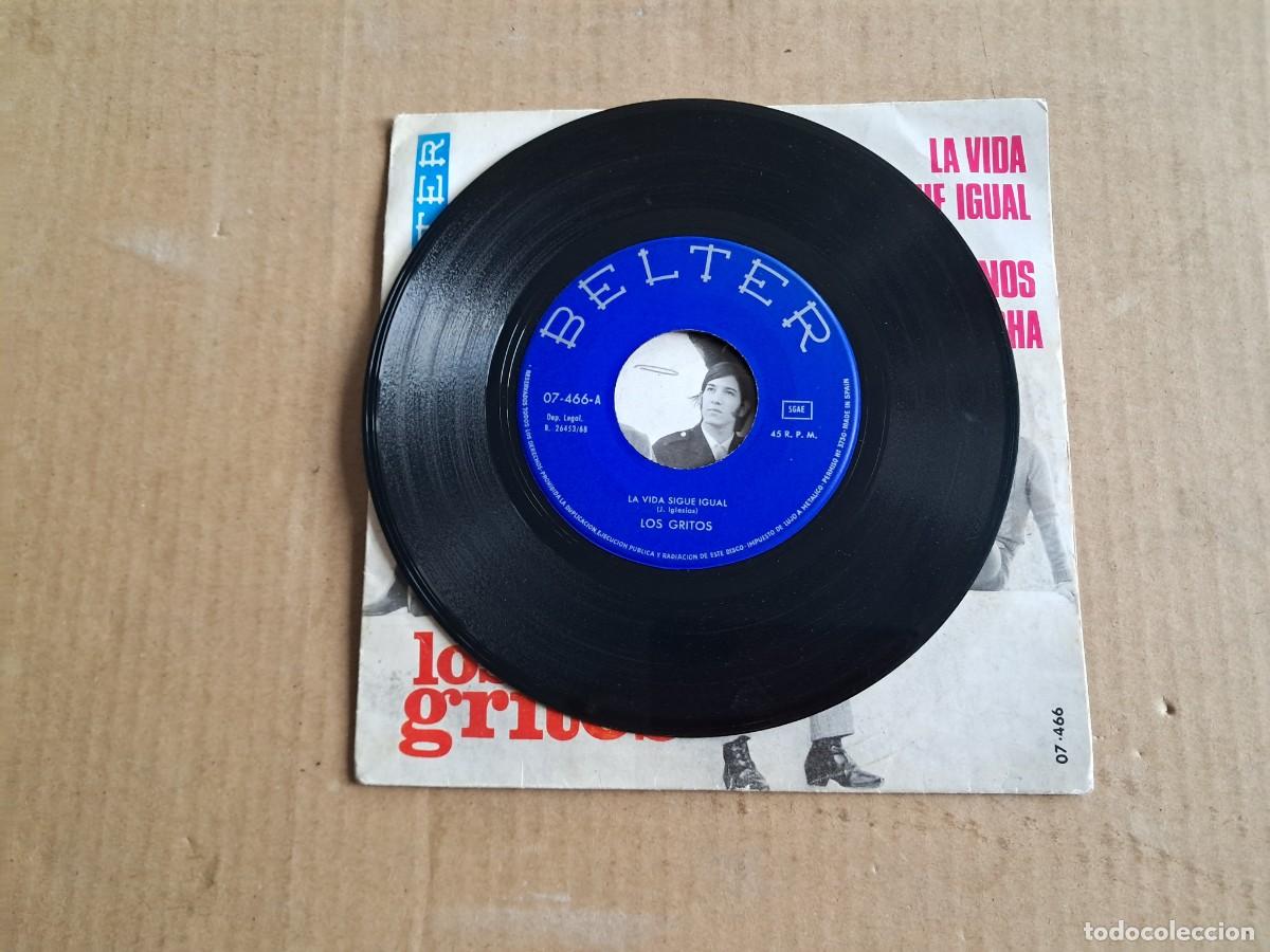 Discos de vinilo: LOS GRITOS - LA VIDA SIGUE IGUAL SINGLE 1968 - Foto 2
