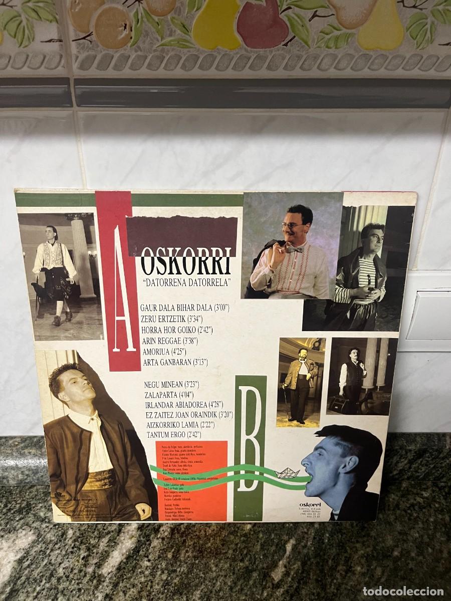 Discos de vinilo: Oskorri Datorrena Datorrela - Foto 2
