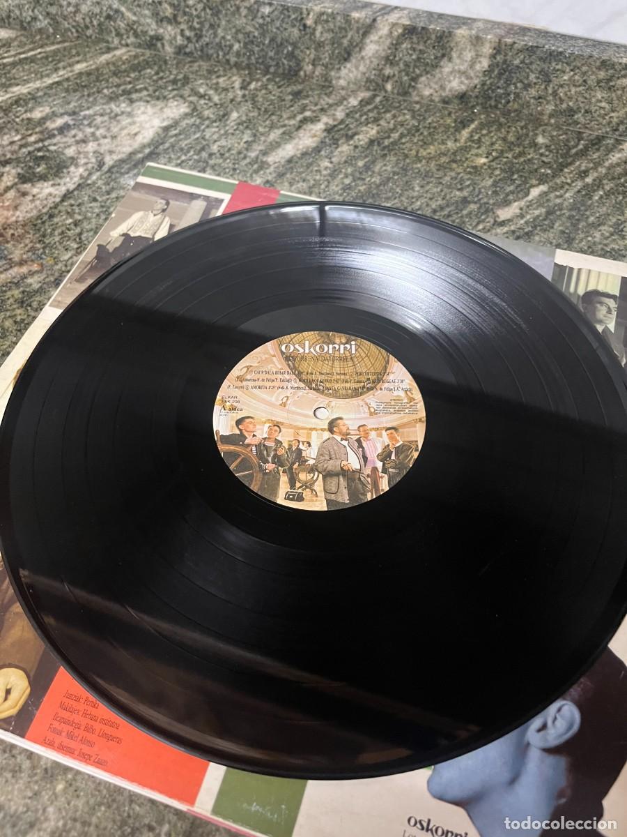Discos de vinilo: Oskorri Datorrena Datorrela - Foto 3