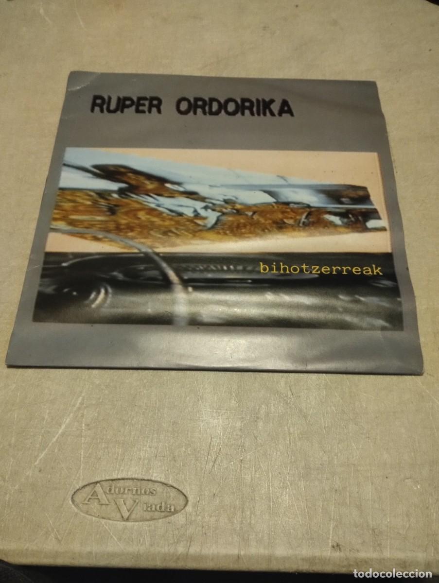 Discos de vinilo: RUPER ORDORIKA LP BIOTZERREAK INSERT LETRAS - Foto 1
