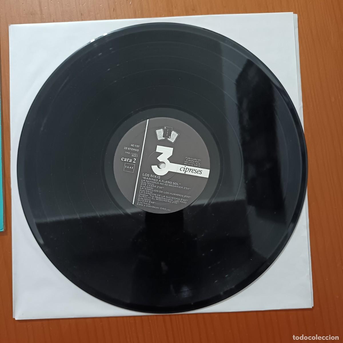 Discos de vinilo: VINILO LOS NIKIS MARINES A PLENO SOL - Foto 4