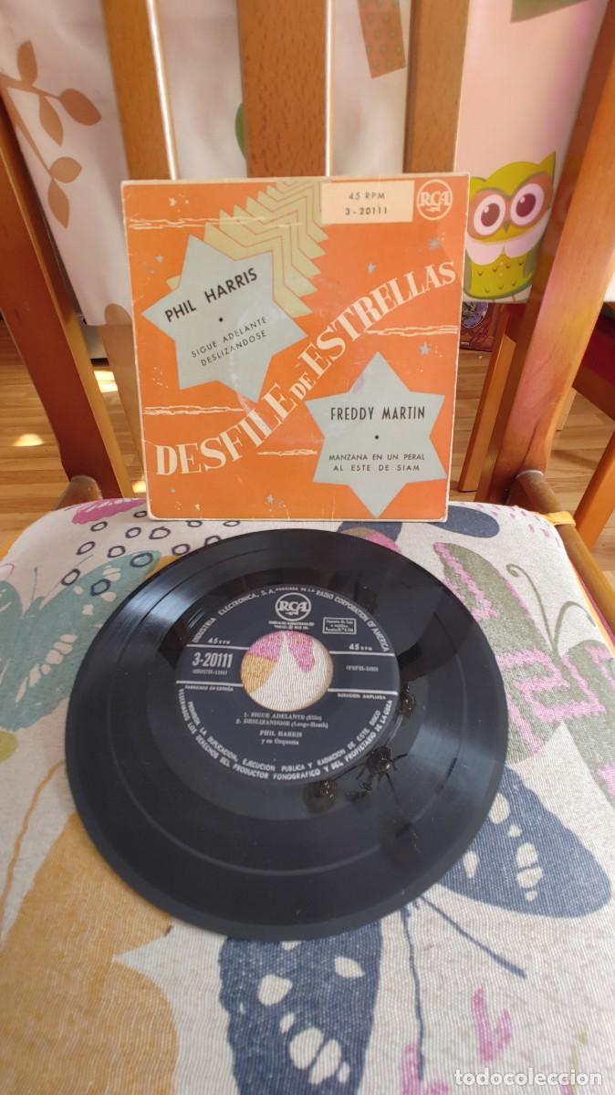 Discos de vinilo: PHIL HARRIS FREDDY MARTIN-EP DESFILE DE ESTRELLAS - Foto 1