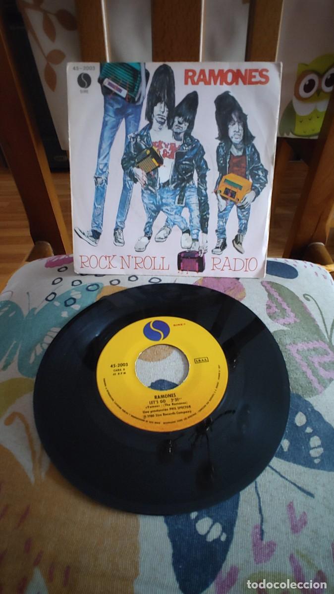 Discos de vinilo: RAMONES-SINGLE ROCK N ROLL RADIO - Foto 1