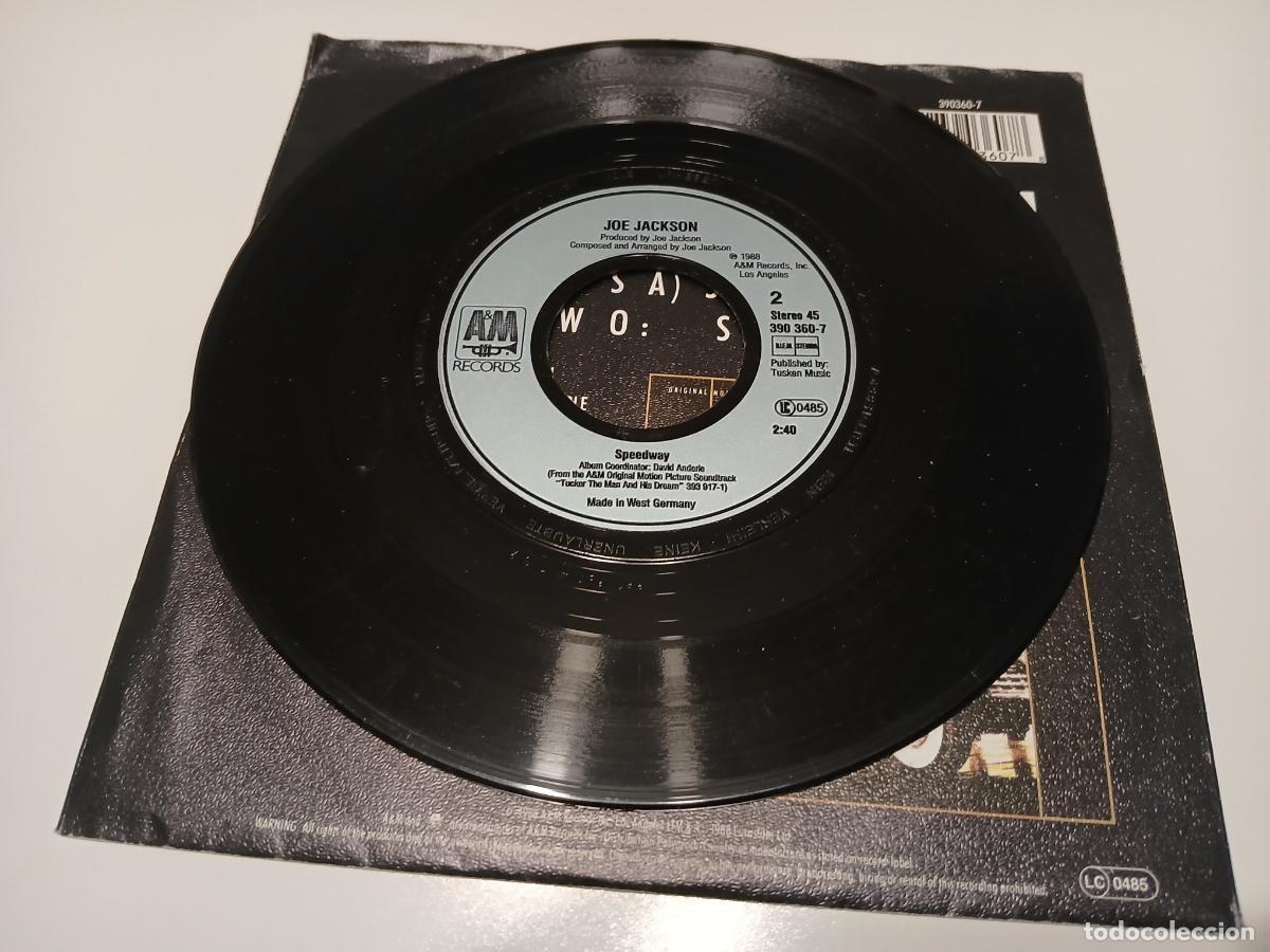 Discos de vinilo: Joe Jackson -(Hes a) Shape in a drape- (1988) single - Foto 3