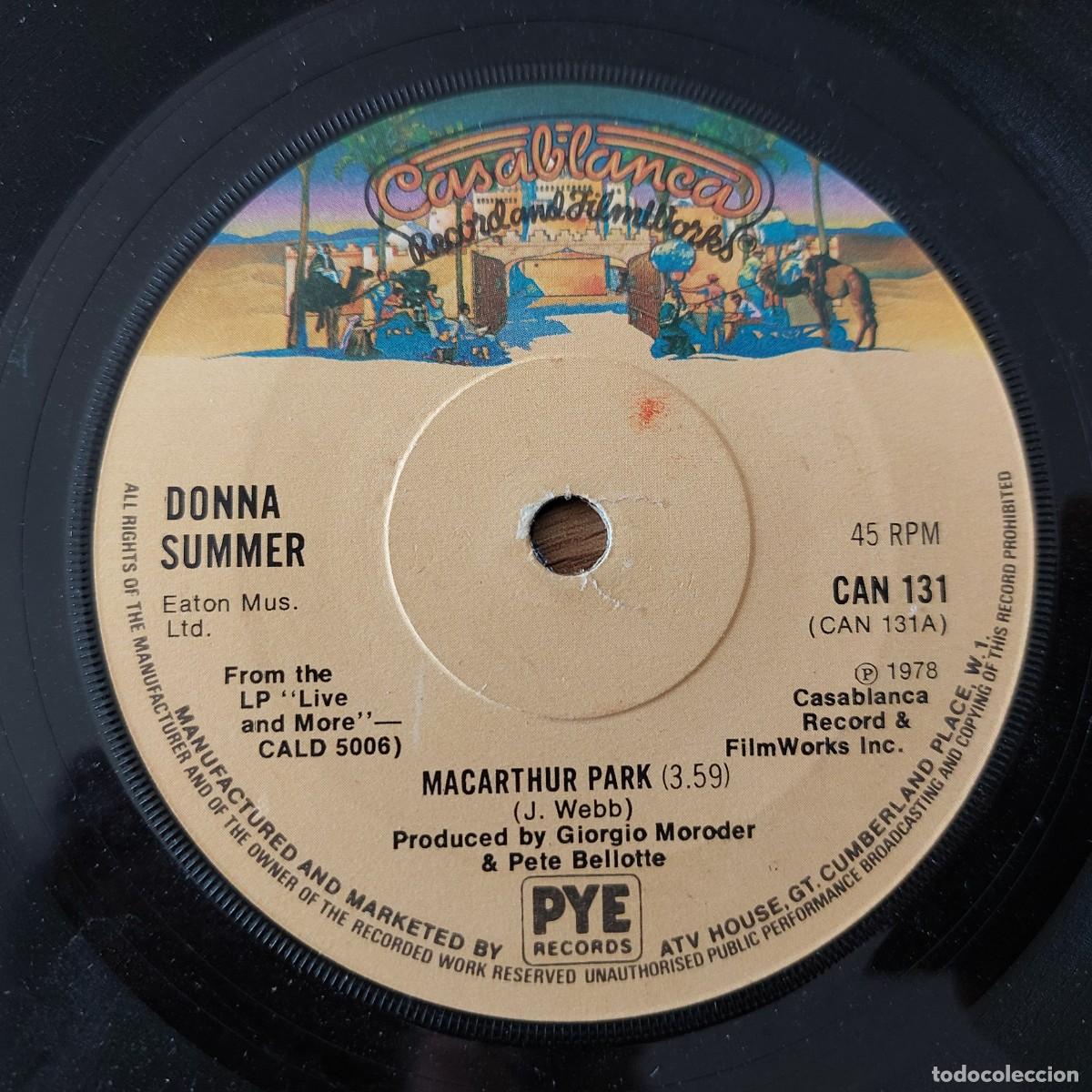 Discos de vinilo: Single - DONNA SUMMER - MACARTHUR PARK - Foto 1