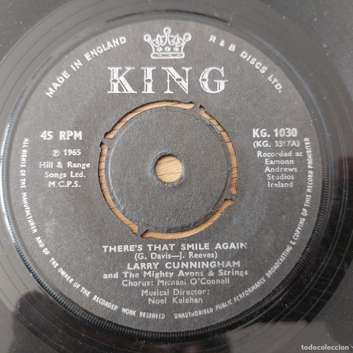 Discos de vinilo: Single - larry cunningham - theres that smile again - Foto 1
