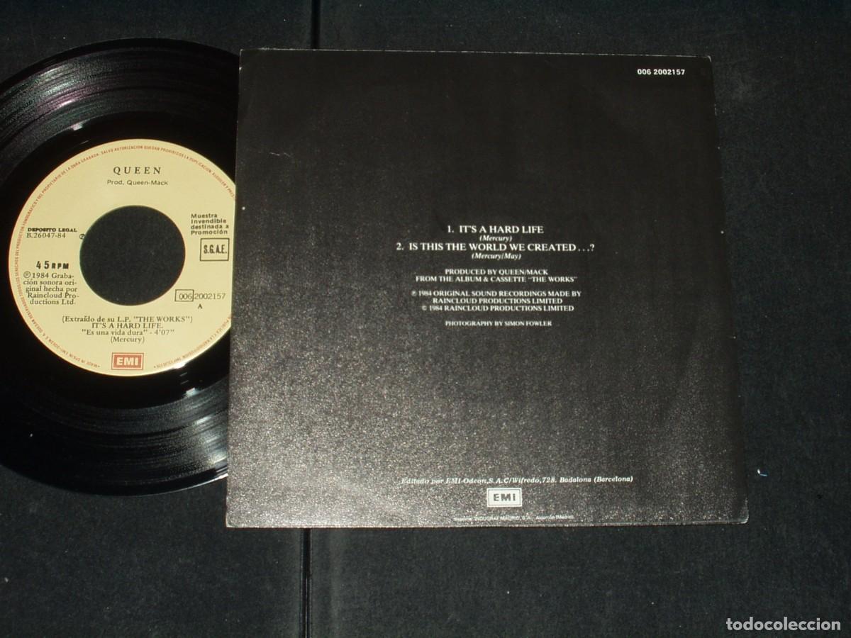 Discos de vinilo: QUEEN SINGLE ITS A HARD LIFE PROMO - Foto 2