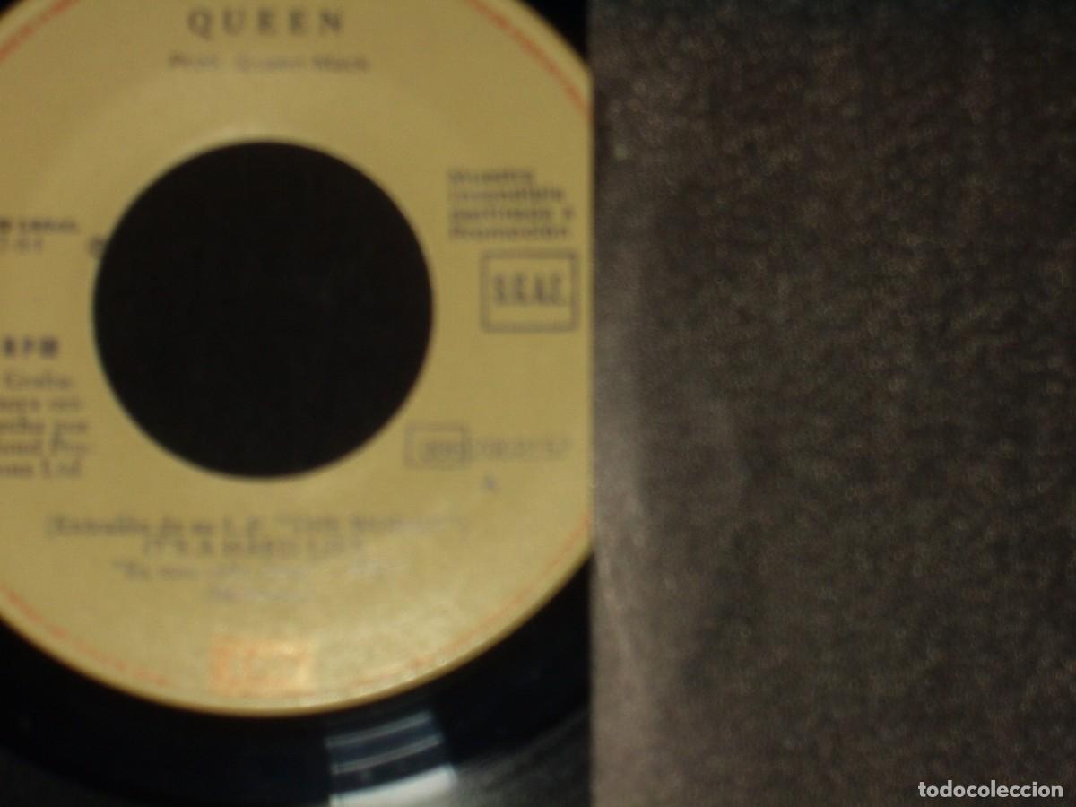 Discos de vinilo: QUEEN SINGLE ITS A HARD LIFE PROMO - Foto 3