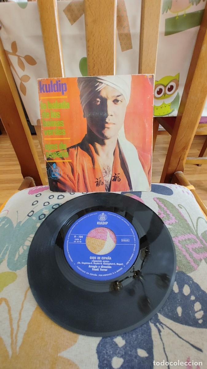 Discos de vinilo: KULDIP-SINGLE LA BALADA DE LOS BOINAS VERDES - Foto 1