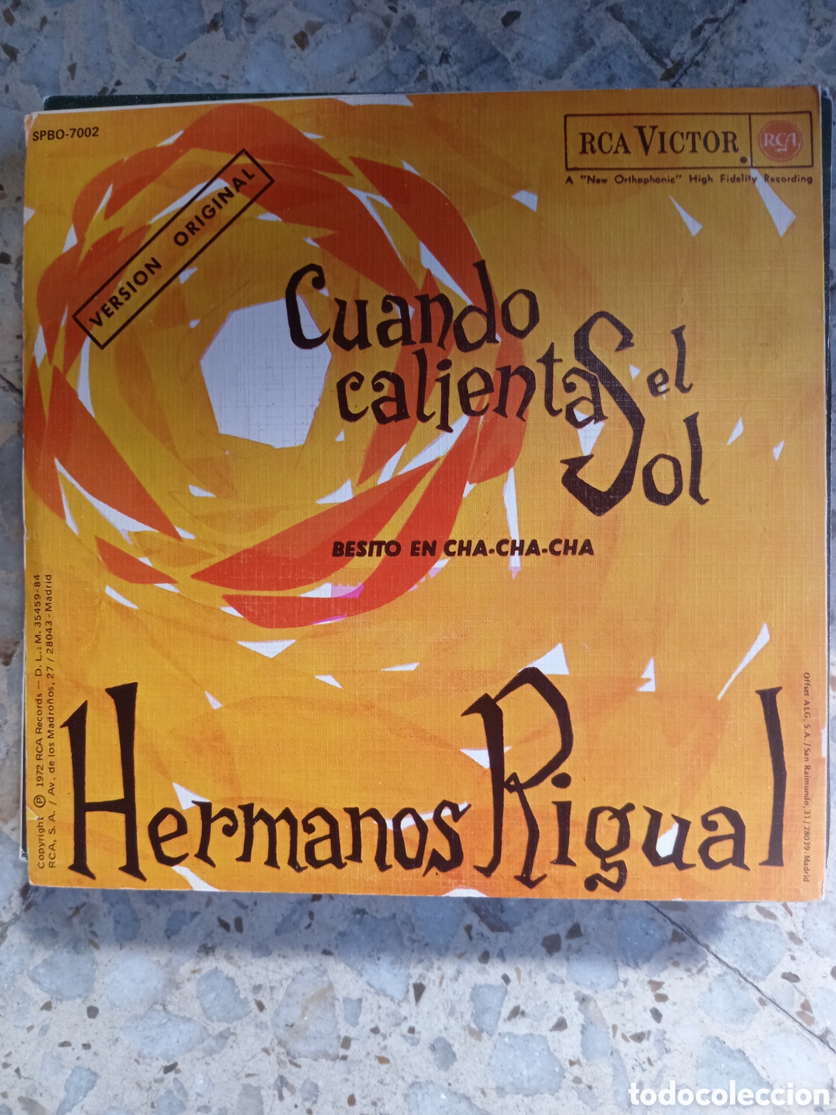 Discos de vinilo: SGL HERMANAS RIGUAL CUANDO CALIENTA EL SOL 1972 - Foto 2