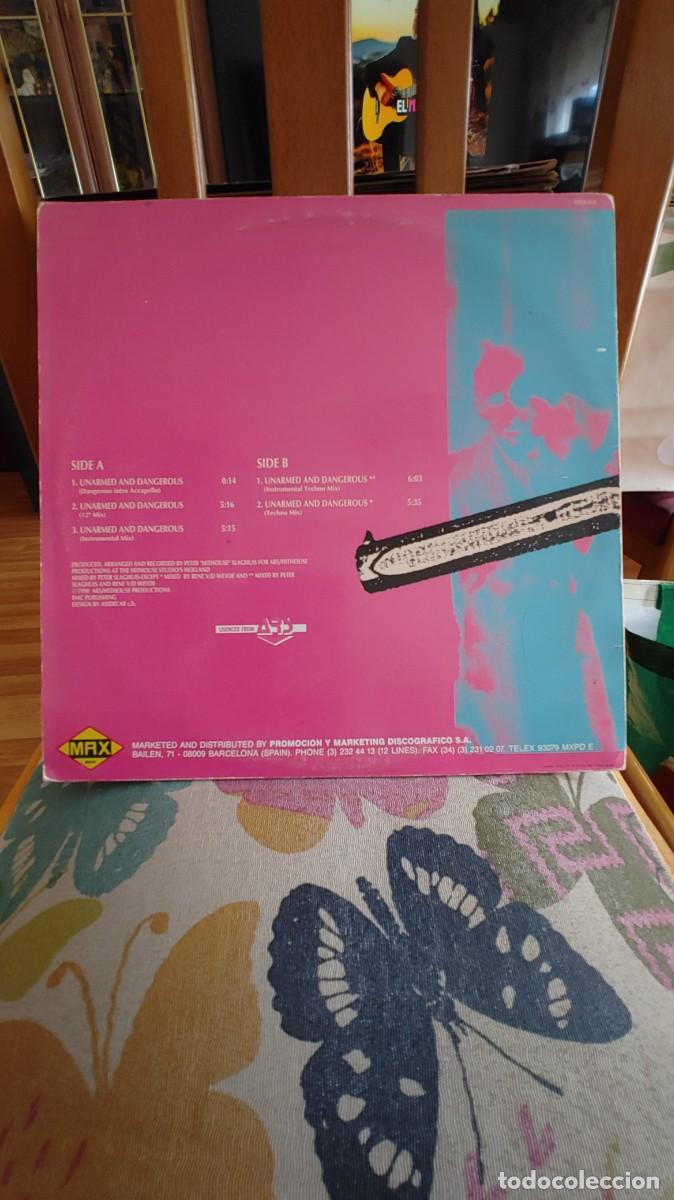 Discos de vinilo: M.C. HUGHIE BABE-MAXI UNARMED AND DANGEROUS - Foto 3