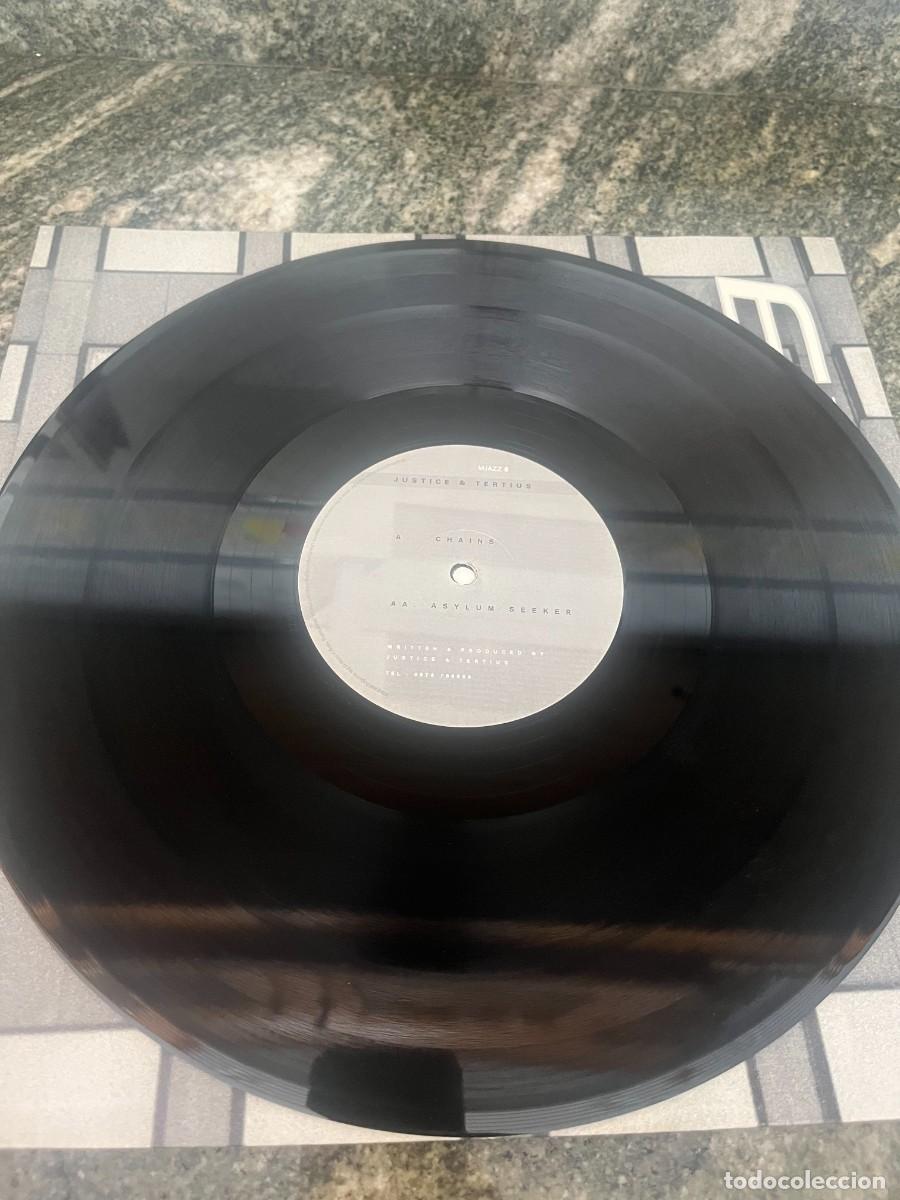 Discos de vinilo: Justice & Tertius Chains / Asylum Seeker - Foto 2